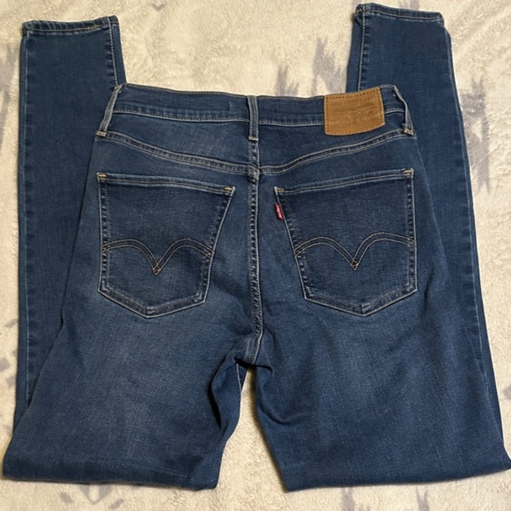 A66. Levi's Women's Mile High Rise super skinny Jeans - Dark Blue size 27